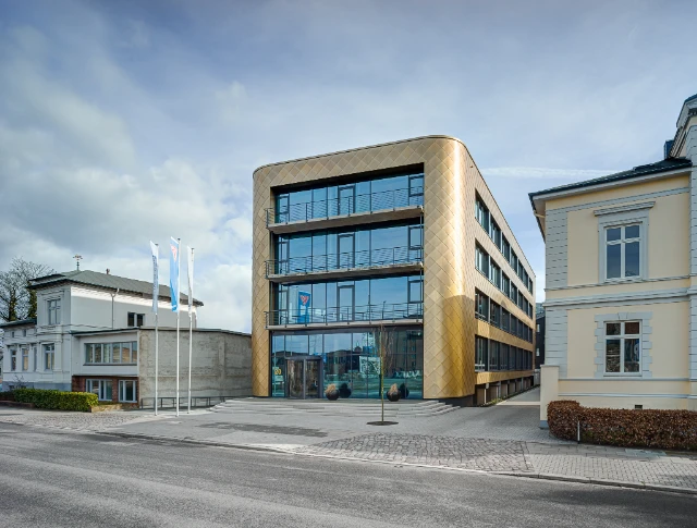 Goldfish-Building_Nordic-Royal