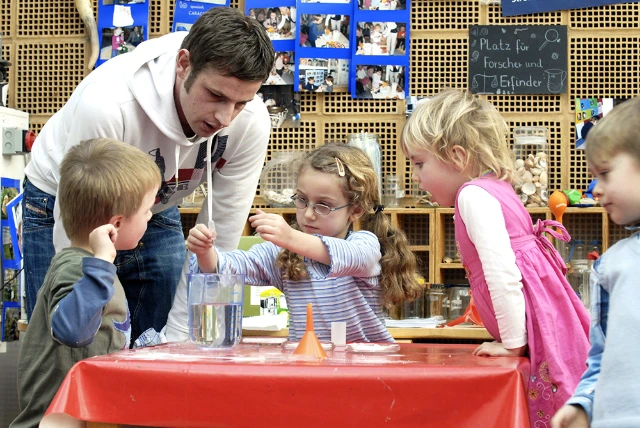 rs4653_hdkf_forschen-in-der-kita_erzieher_2-lpr