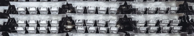 Tin Ingots gestapelt frontal