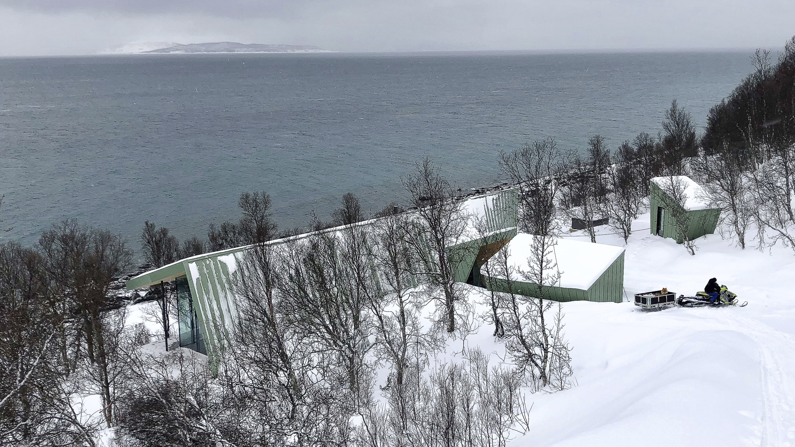Snorre Stinessen Architecture's new contemporary cottage, built in a stunning seashore location on the Lyngen peninsula, facade made of Nordic Green alloys from Aurubis Finland