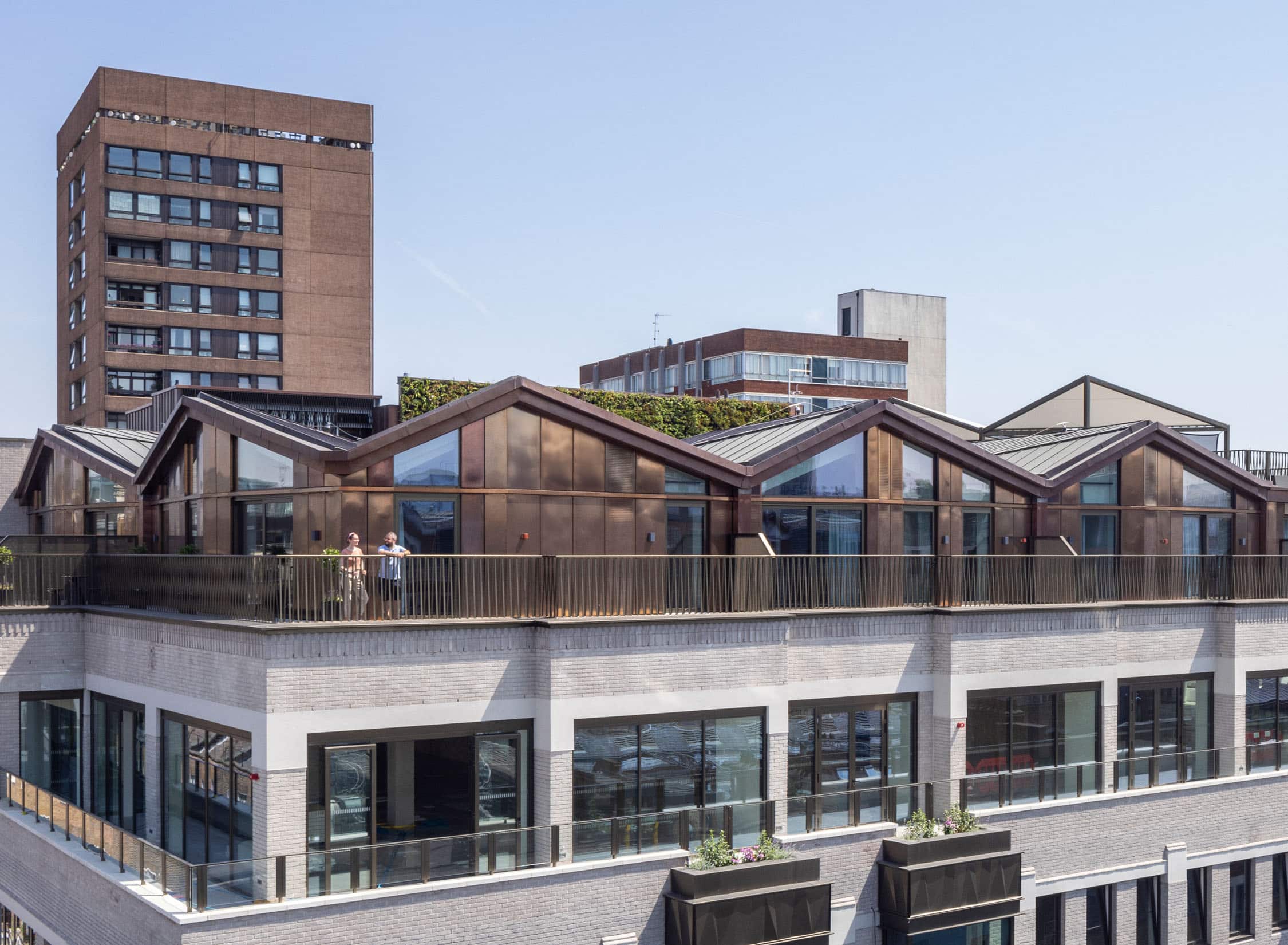 Adaptive reuse of existing buildings is an essential strategy to reduce embodied carbon, while regenerating our urban environments. An exemplar of this approach – 72 Broadwick Street – is crowned by a profiled roofscape clad in Nordic Brown Light copper from Aurubis.